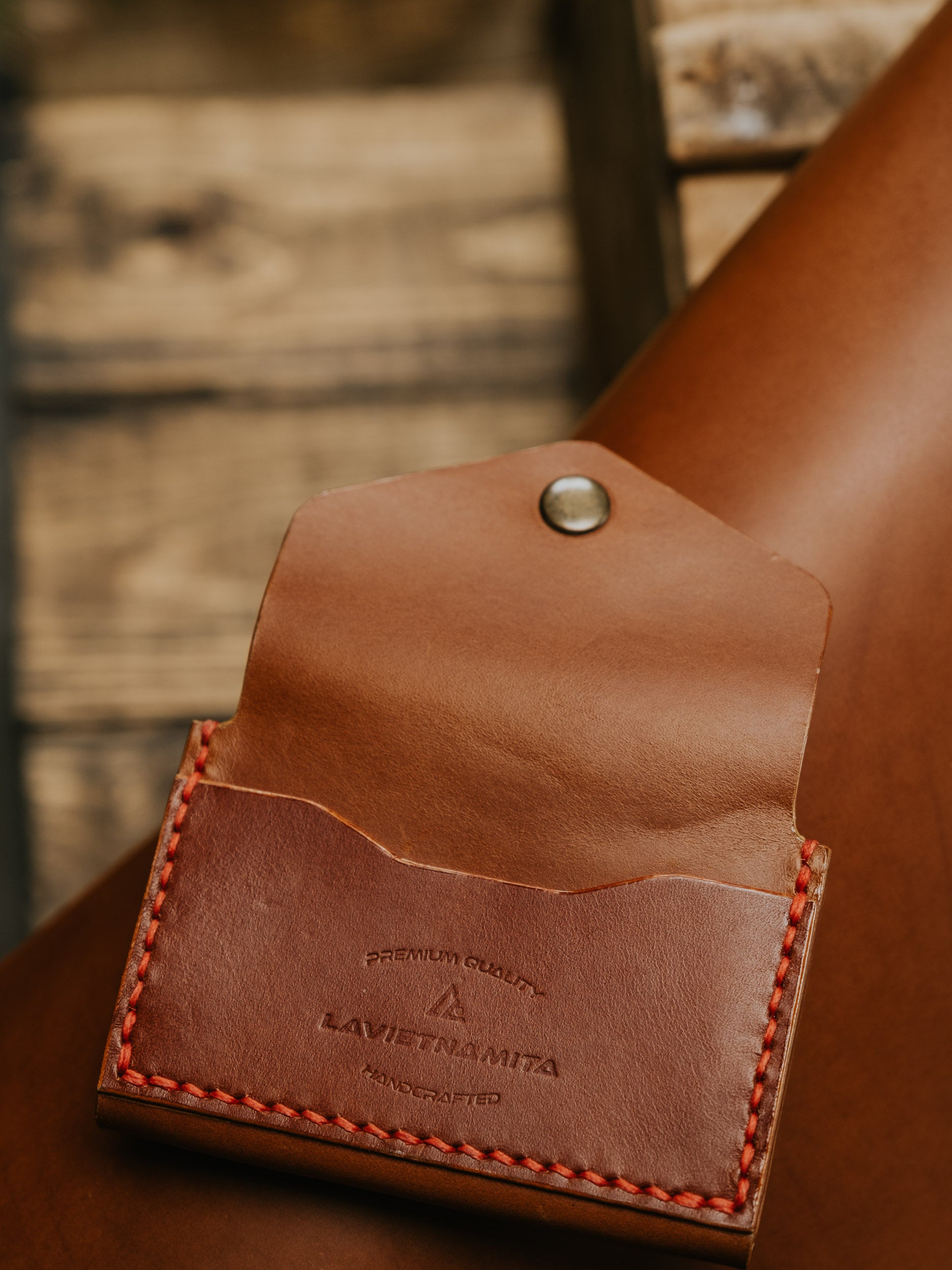 THE TRAVELLER LEATHER WALLET
