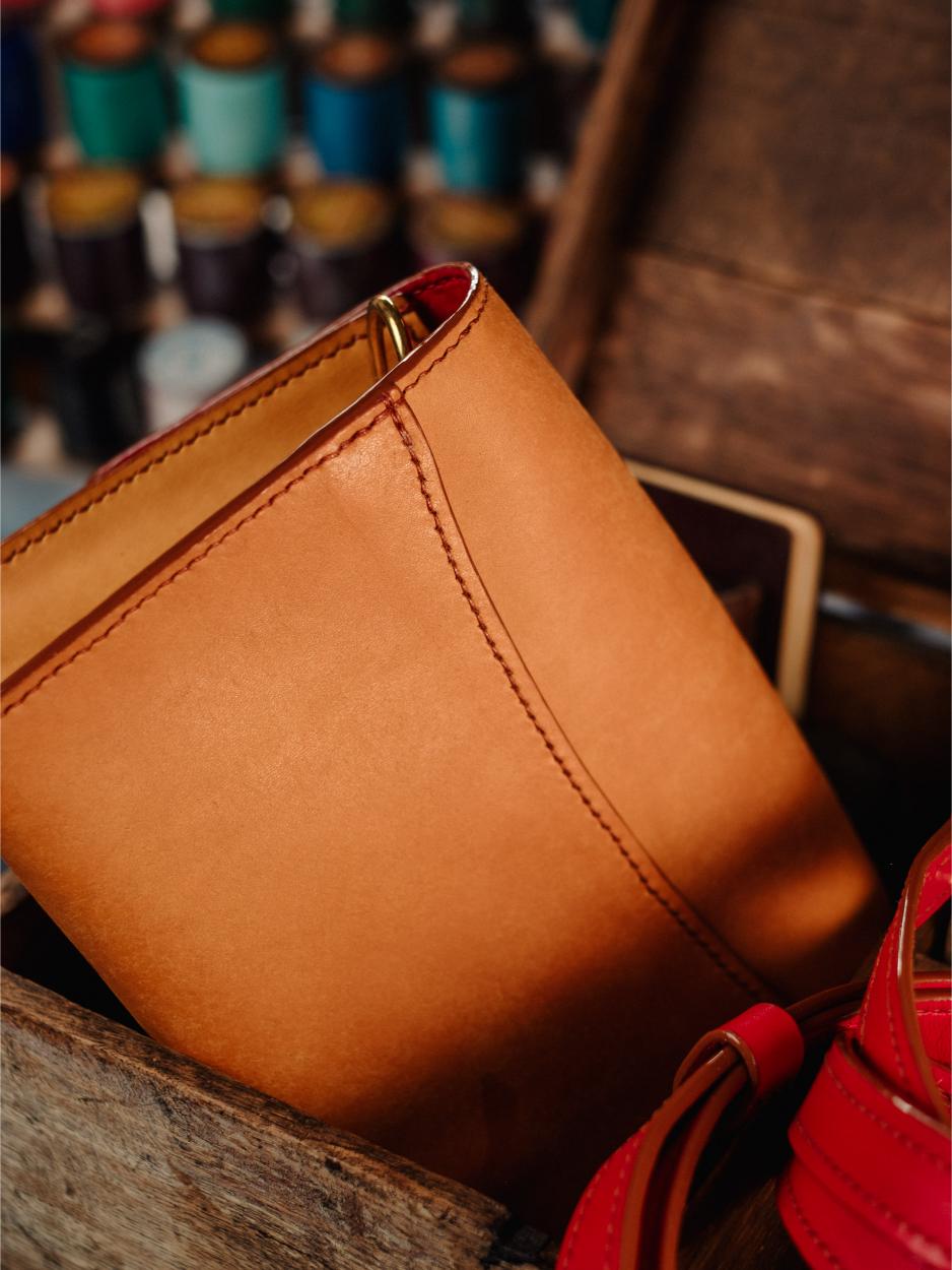 8111 Cross Body