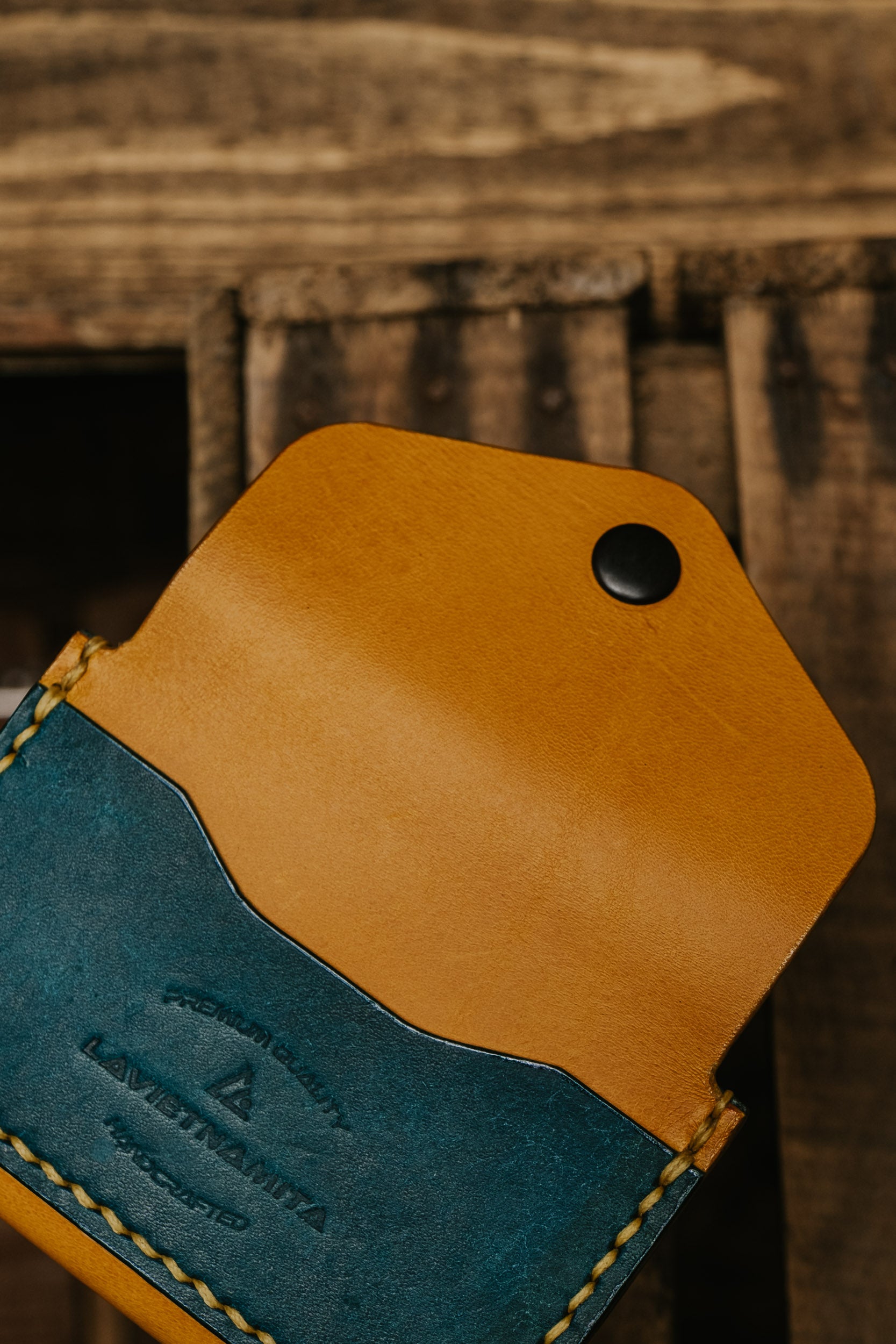 THE TRAVELLER LEATHER WALLET
