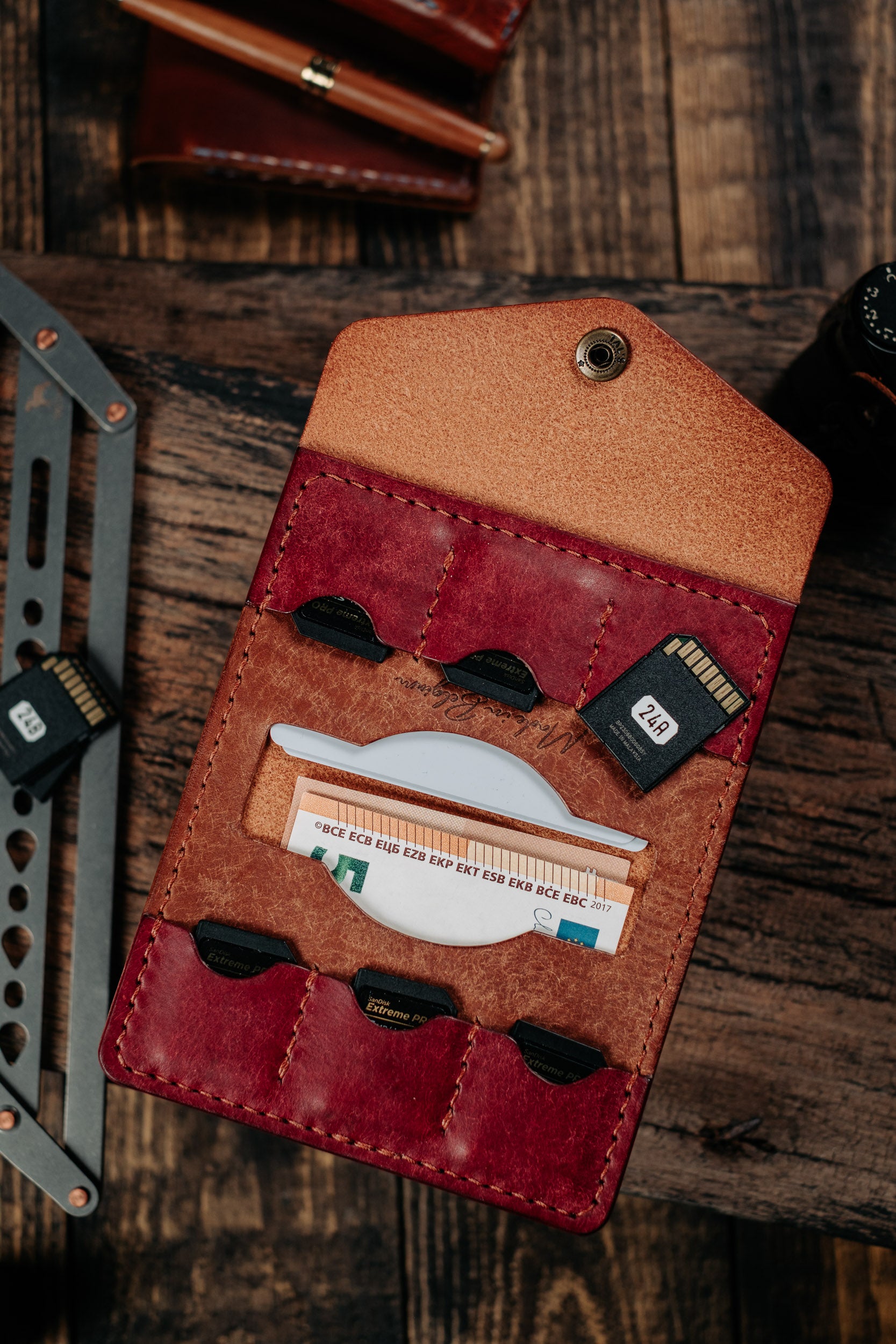 Lavietnamita leather sd card wallet with cards and cash