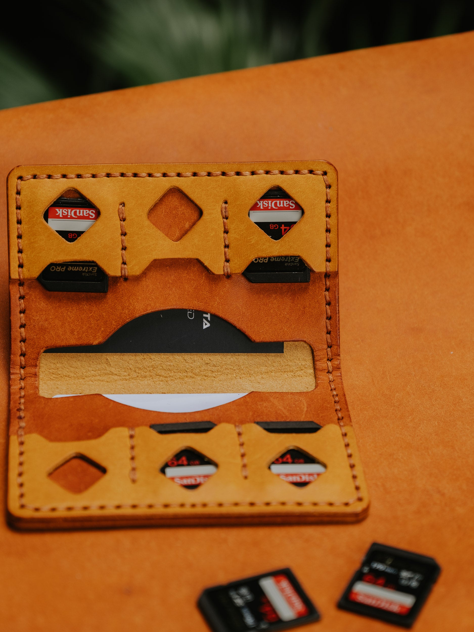LVM SD CARD LEATHER WALLET