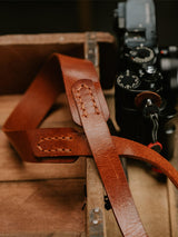 Lavietnamita handmade leather camera  strap wishkey colour neck pad closeup