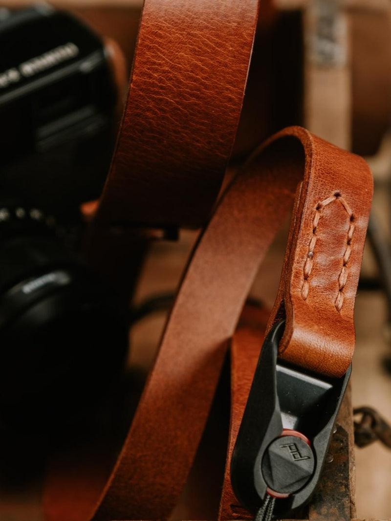 Lavietnamita handmade hand stitch camera strap with neck pad and peak design anchor link close up details