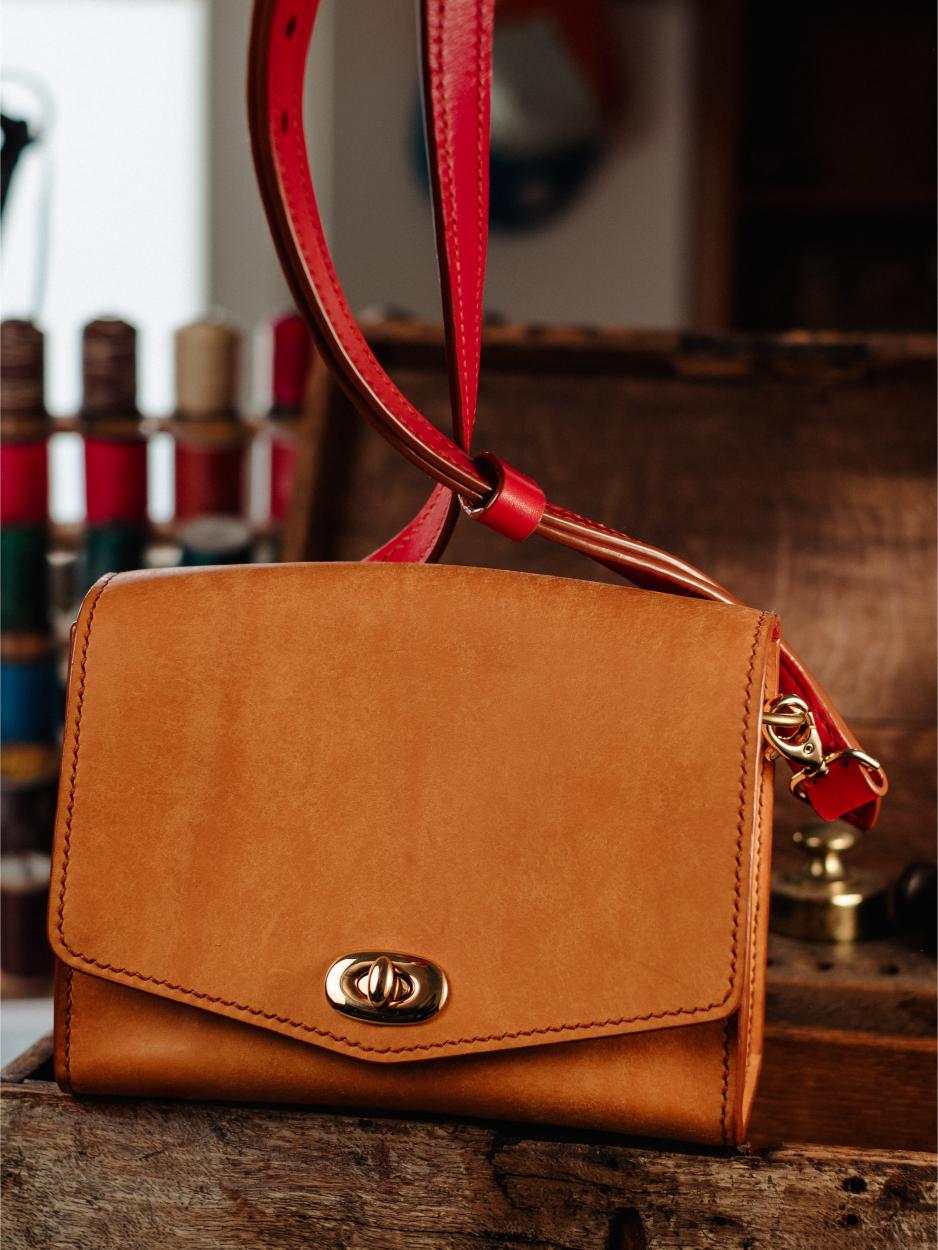 8111 Cross Body