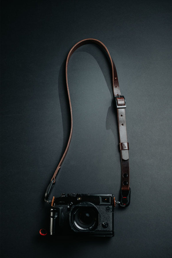 Lavietnamita handmade leather  adjustable camera strap double snap rivets in dark brown colour with peak design anchor link clip on camera