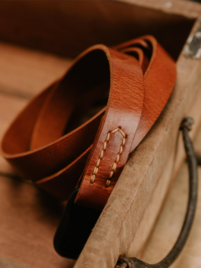 Lavietnamita hand stitch leather camera strap in whiskey colour handmade in belgium