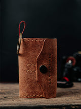 Lavietnamita handmade hand stitch leather wallet key ring with split ring standing on the table front image